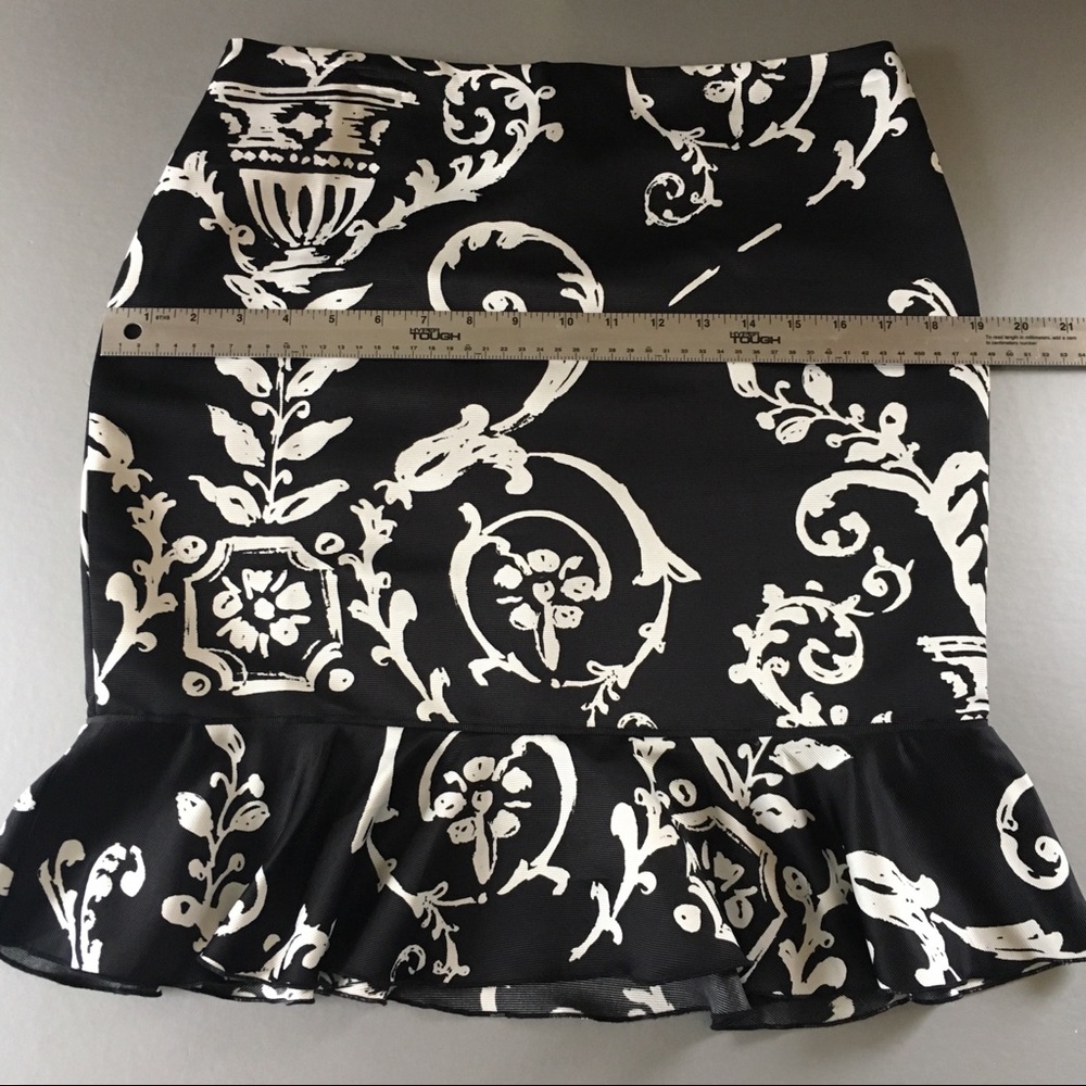 White House Black Market Skirt 4 EUC - Picture 6 of 14